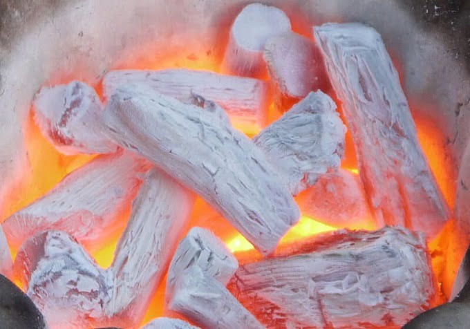 Than trắng Binchotan chứa hàm lượng gần như 100% đều là carbon