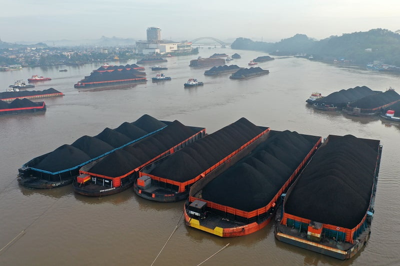 Than Indonesia được đánh giá là loại than có nhiệt lượng cao, có thể ứng dụng trong nhiều lĩnh vực đời sống, giá thành rẻ, dễ dàng vận chuyển